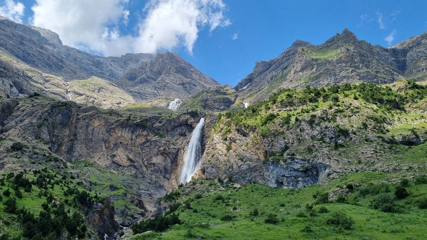 yoga y senderismo en ordesa y monte perdido