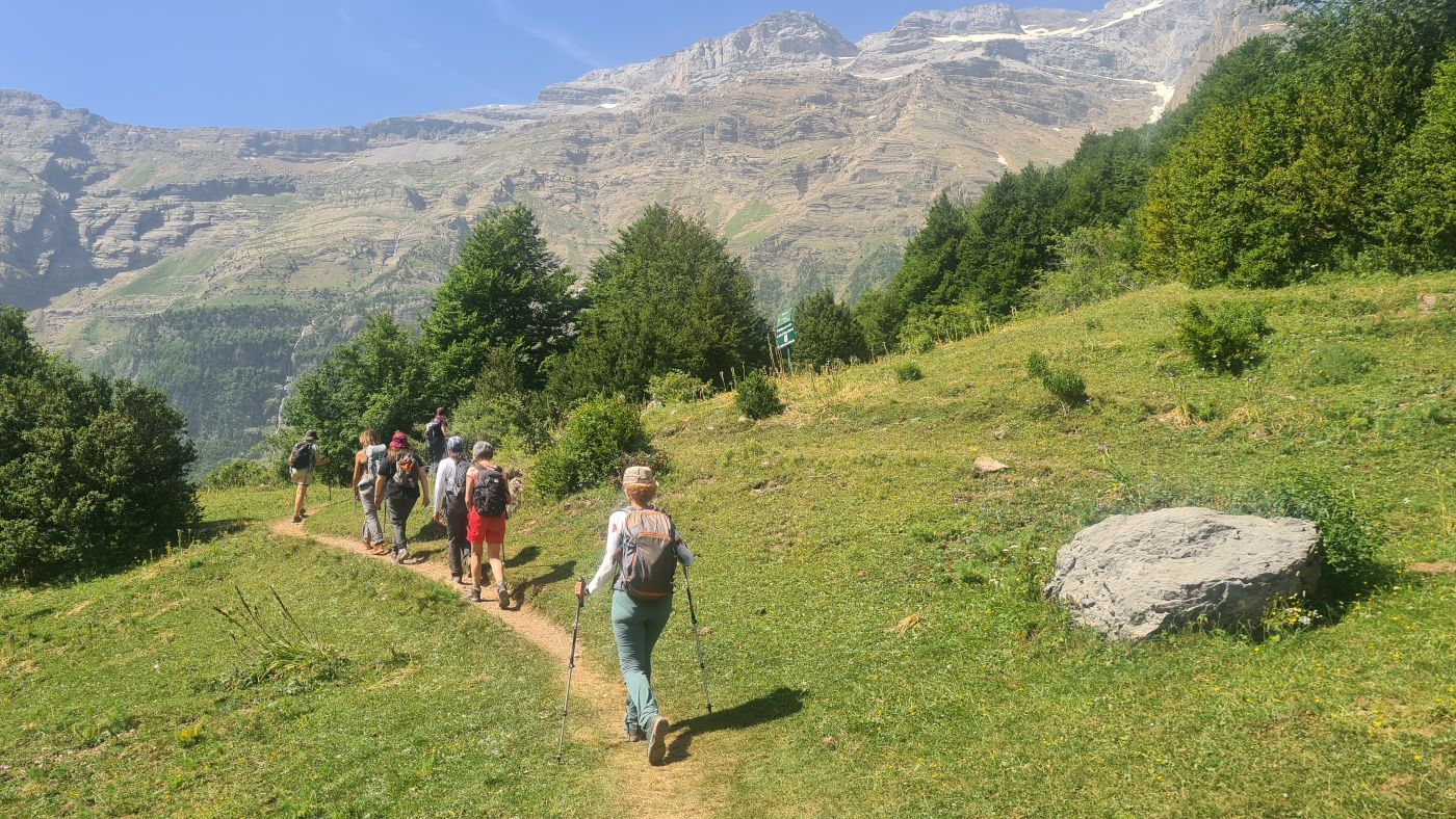 retiro yoga y senderismo en ordesa y monte perdido