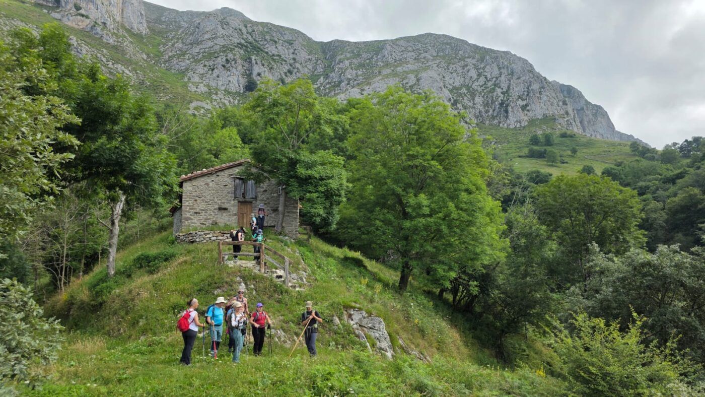 retiro yoga y senderismo en picos de europa asturias