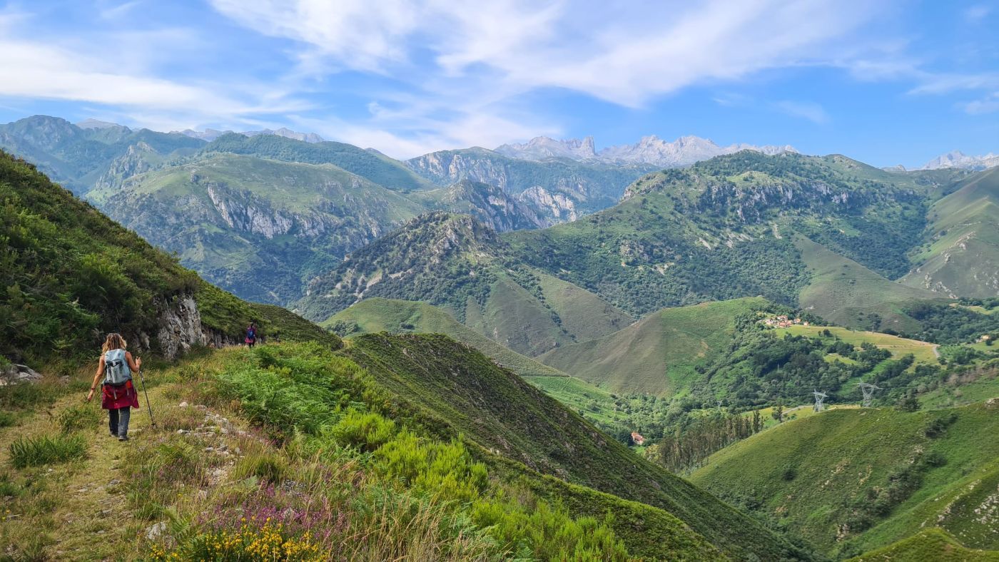 retiro yoga y senderismo en picos de europa