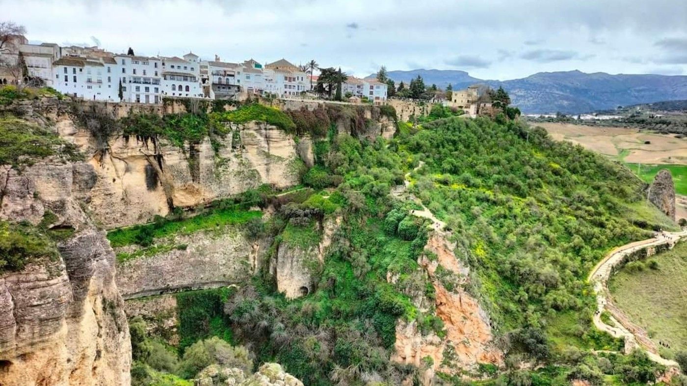 retiro yoga y senderismo en serrania de ronda