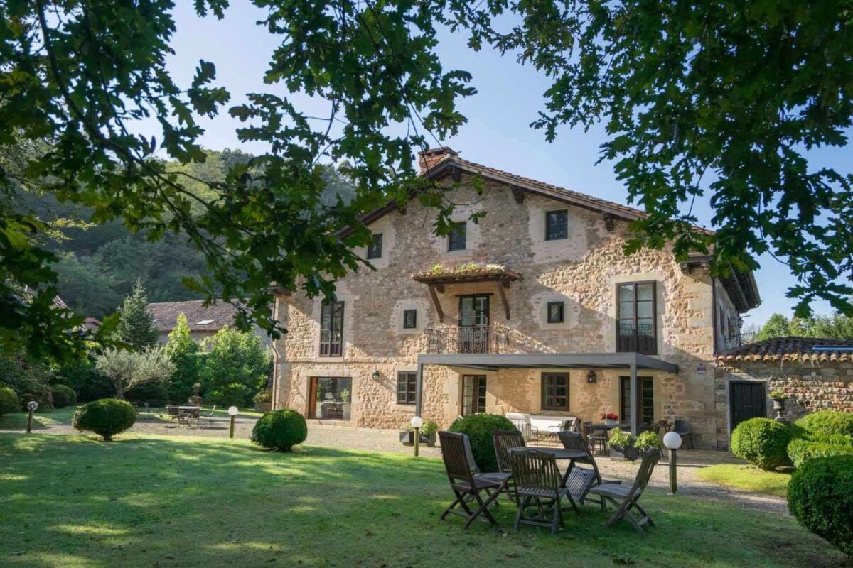 casona solariega retiro yoga y senderismo en cantabria